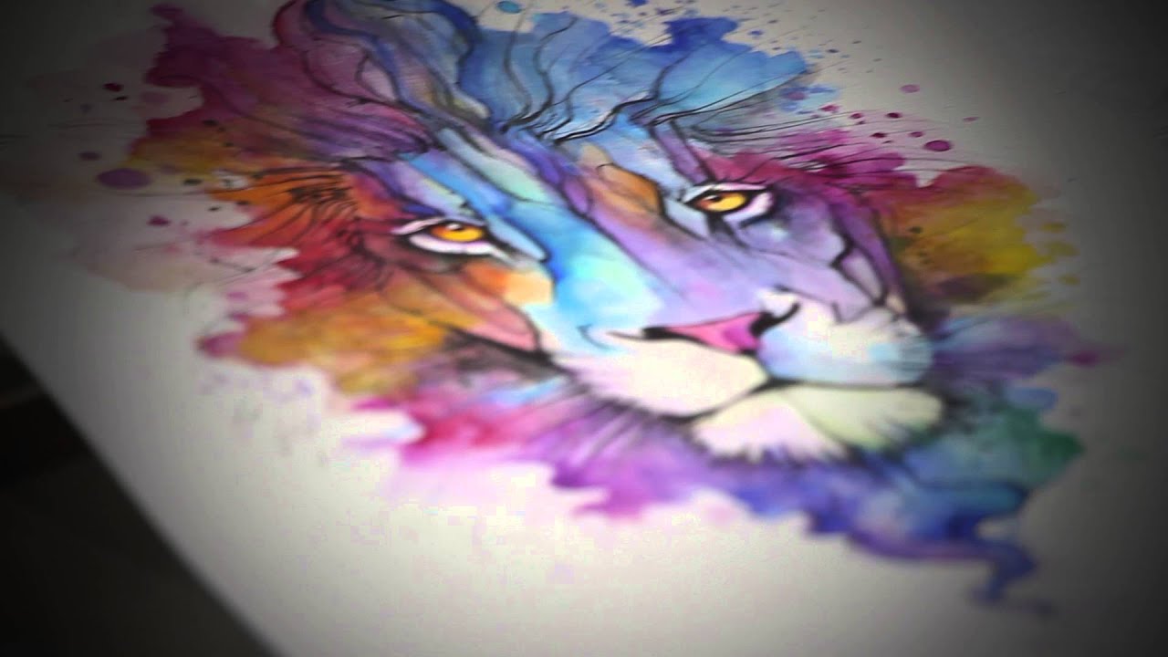 tatuagem de leão colorida com respingos