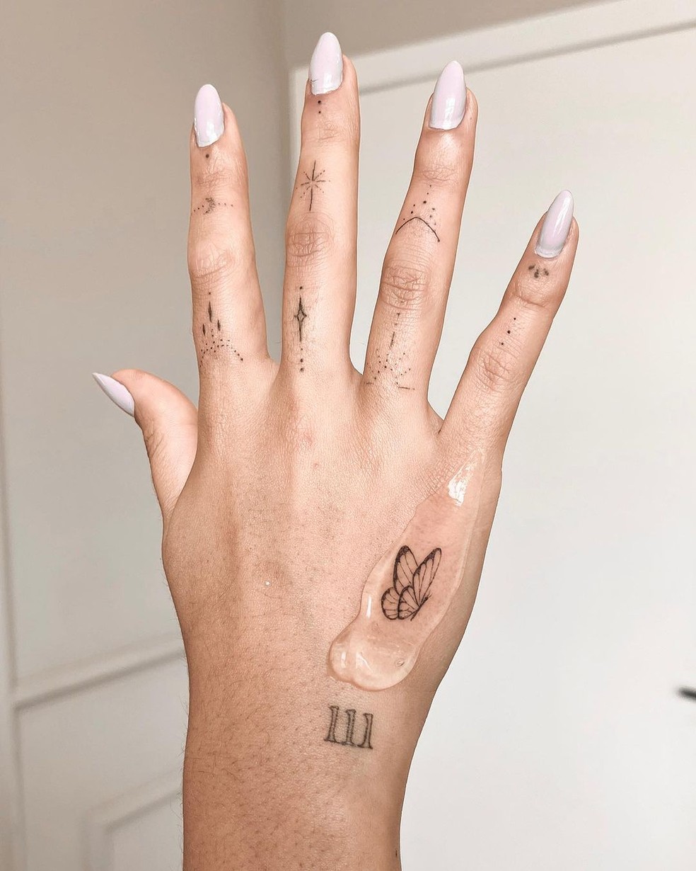 tatuagem na mão que não desbota